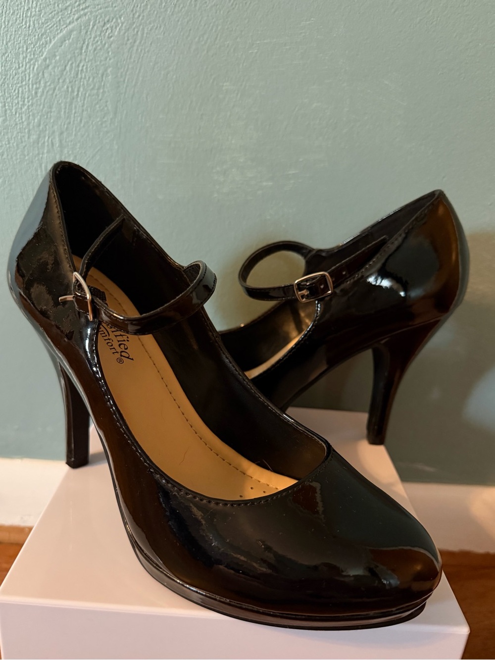 City Classified Black Patent Leather Mary Jane Heels Size 10M Comfort Platform